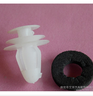 阿里巴巴批發(fā)汽車塑料門板卡扣穿芯釘塑料固定卡扣汽車配件