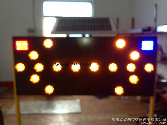 太陽能施工導向燈，太陽能施工牌燈，太陽能牌燈，太陽能爆閃燈，太陽能施工方向燈，太陽能轉向燈