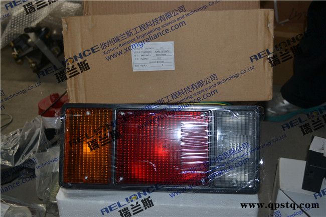瑞蘭斯供應工程機械配件QY25K5S吊車 尾燈 803500048