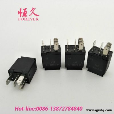 東風猛士EQ2050軍車配件燈光刮水繼電器37C33-35095