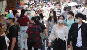 臺灣本土確診案例向下走，專家憂心疫情恐“春風吹又生”